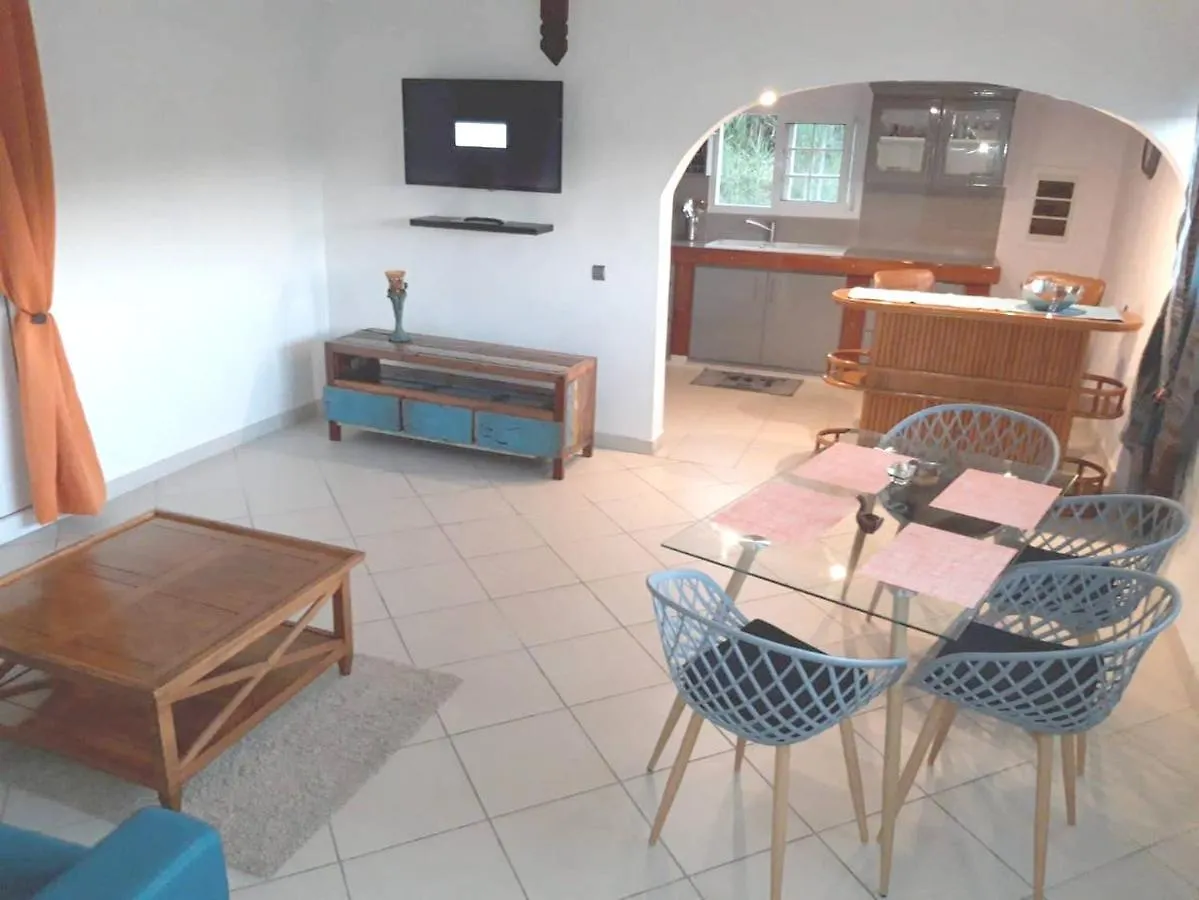 Nyaraló Maison Charmante Avec Piscine A Petit-Bourg.