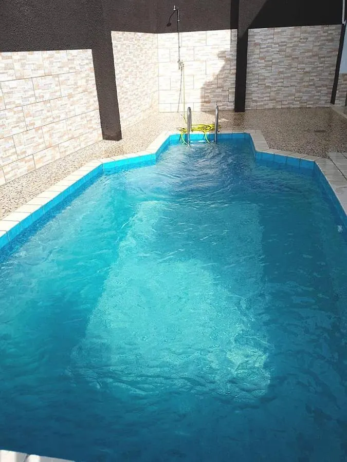 Maison Charmante Avec Piscine A Petit-Bourg.